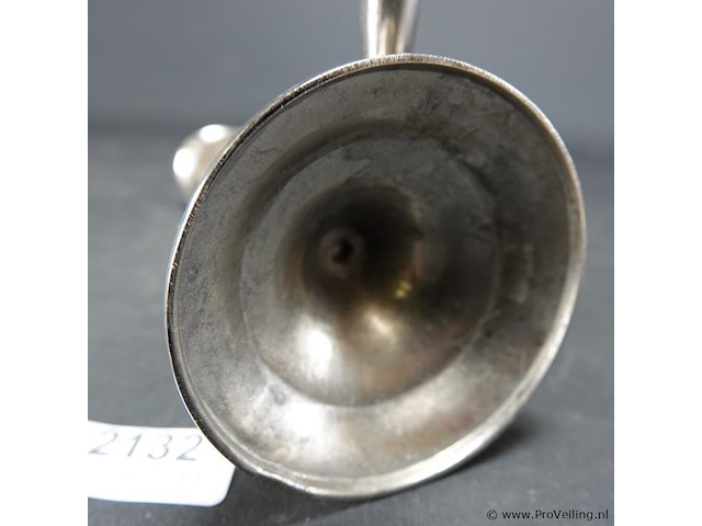 Paar verzilverende kandelaren - afbeelding 5 van  5