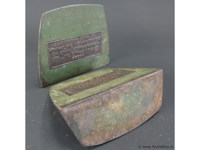 Paar vintage etna breda boekensteunen uit circa 1956, gemaakt van verbronsd gietijzer. - afbeelding 5 van  5
