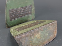 Paar vintage etna breda boekensteunen uit circa 1956, gemaakt van verbronsd gietijzer. - afbeelding 5 van  5