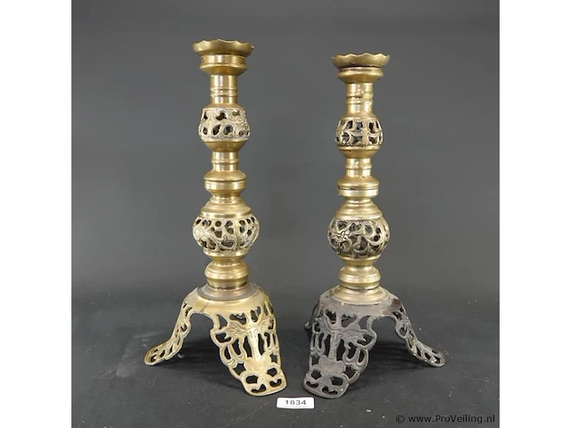 Paar vintage koperen of bronzen filigraan kandelaars - afbeelding 2 van  5