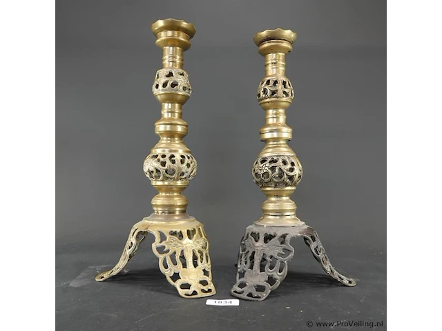 Paar vintage koperen of bronzen filigraan kandelaars - afbeelding 3 van  5