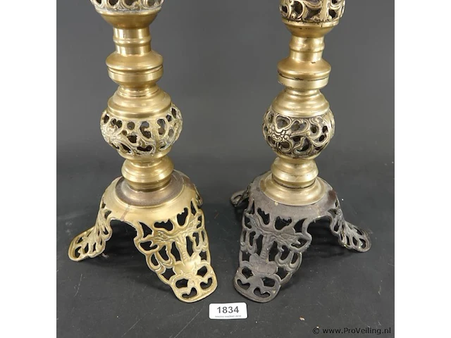 Paar vintage koperen of bronzen filigraan kandelaars - afbeelding 4 van  5