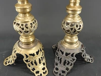 Paar vintage koperen of bronzen filigraan kandelaars - afbeelding 4 van  5