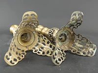 Paar vintage koperen of bronzen filigraan kandelaars - afbeelding 5 van  5