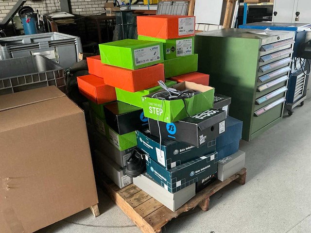 Paar werkschoenen (38x) - afbeelding 1 van  7