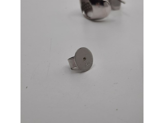 Paar witgouden creolen, 18 karaats - afbeelding 3 van  17