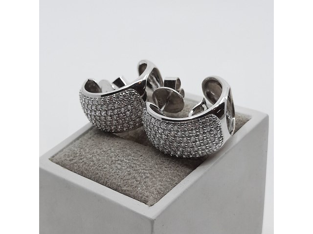 Paar witgouden creolen, 18 karaats - afbeelding 16 van  17