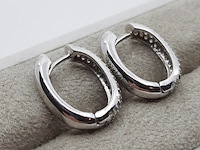 Paar witgouden creolen met pavé gezet briljant, 18 karaats - afbeelding 8 van  14