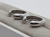 Paar witgouden creolen met pavé gezet briljant, 18 karaats - afbeelding 10 van  14