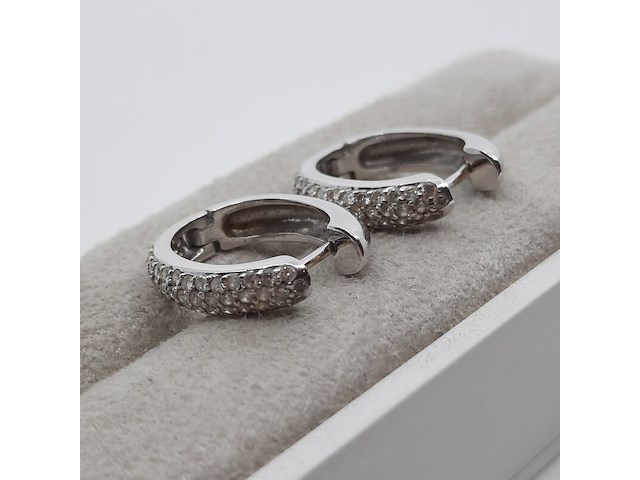 Paar witgouden creolen met pavé gezet briljant, 18 karaats - afbeelding 12 van  14