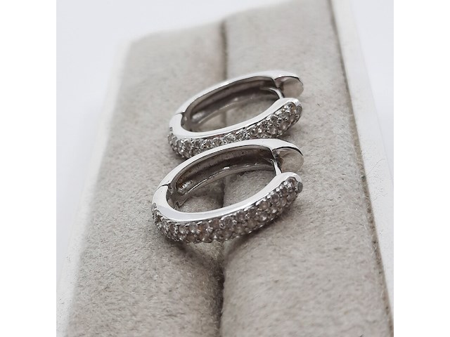 Paar witgouden creolen met pavé gezet briljant, 18 karaats - afbeelding 13 van  14