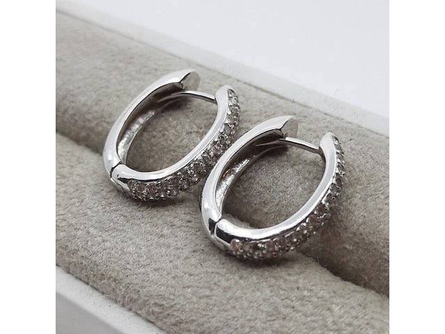 Paar witgouden creolen met pavé gezet briljant, 18 karaats - afbeelding 14 van  14