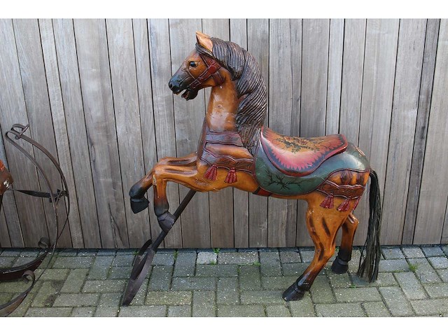 Paard met arreslee - afbeelding 3 van  11