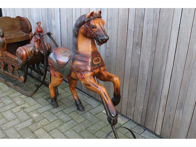 Paard met arreslee - afbeelding 6 van  11