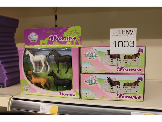 Paarden en hekken globehorses. - afbeelding 1 van  2