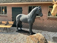 Paardenbeeld
