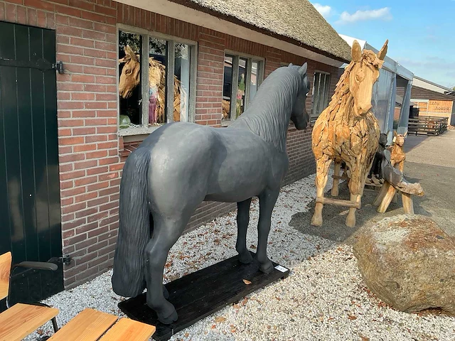 Paardenbeeld - afbeelding 3 van  5
