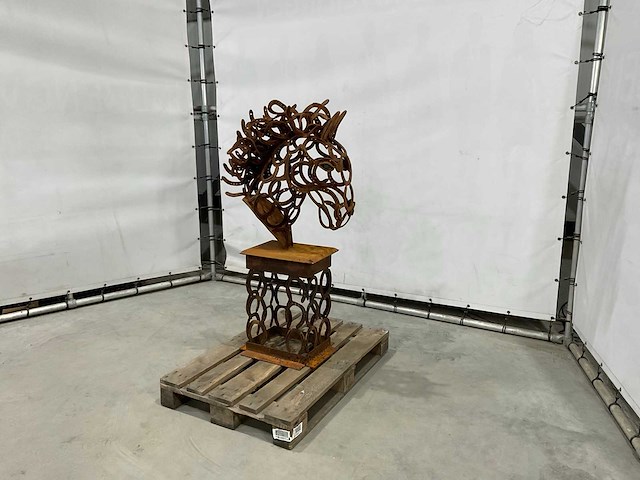 Paardenhoofd op zuil - afbeelding 3 van  10