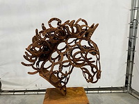 Paardenhoofd op zuil - afbeelding 5 van  10