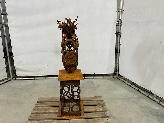 Paardenhoofd op zuil - afbeelding 6 van  10