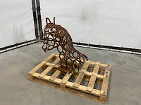 Paardenhoofd van oude hoefijzers - afbeelding 1 van  7