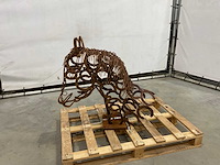 Paardenhoofd van oude hoefijzers - afbeelding 3 van  7