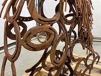 Paardenhoofd van oude hoefijzers - afbeelding 7 van  7