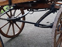 Paardenrijtuig met inhoud - afbeelding 3 van  19