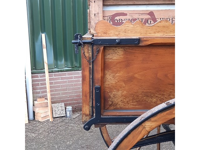 Paardenrijtuig met inhoud - afbeelding 4 van  19