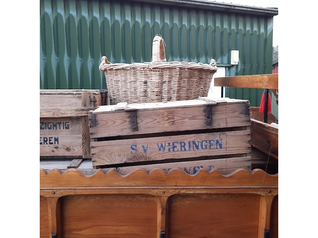 Paardenrijtuig met inhoud - afbeelding 6 van  19