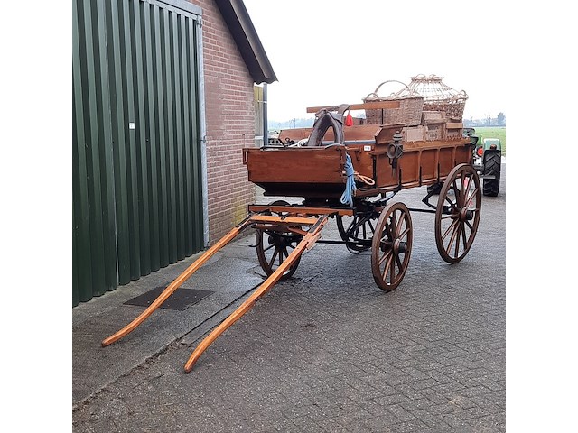 Paardenrijtuig met inhoud - afbeelding 1 van  19