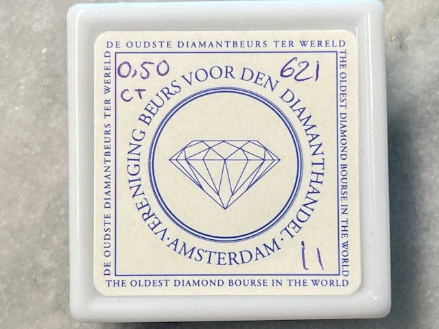 Paarse diamant 0.50 carat natuurlijke diamant - afbeelding 2 van  3