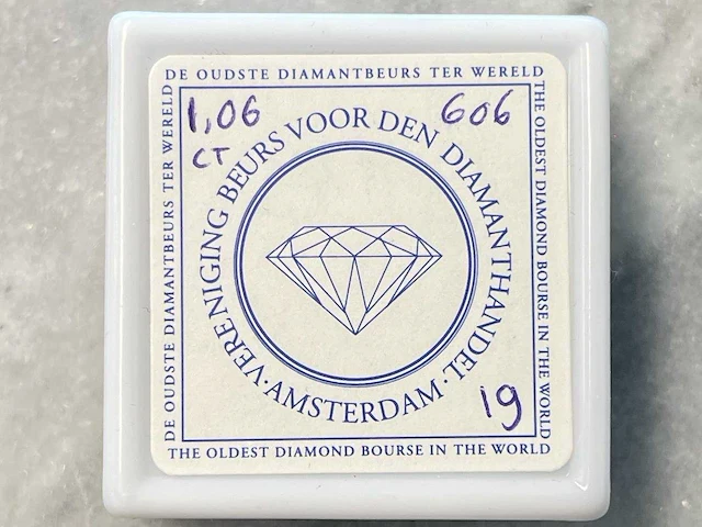 Paarse diamanten lotje 1.06 ct - afbeelding 2 van  3