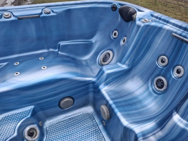 Pacific 5 persoons jacuzzi en buitenspa - afbeelding 9 van  25