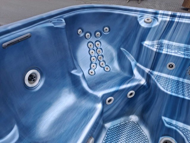 Pacific 5 persoons jacuzzi en buitenspa - afbeelding 15 van  25