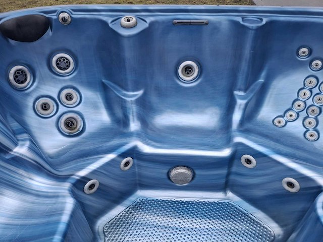 Pacific 5 persoons jacuzzi en buitenspa - afbeelding 17 van  25