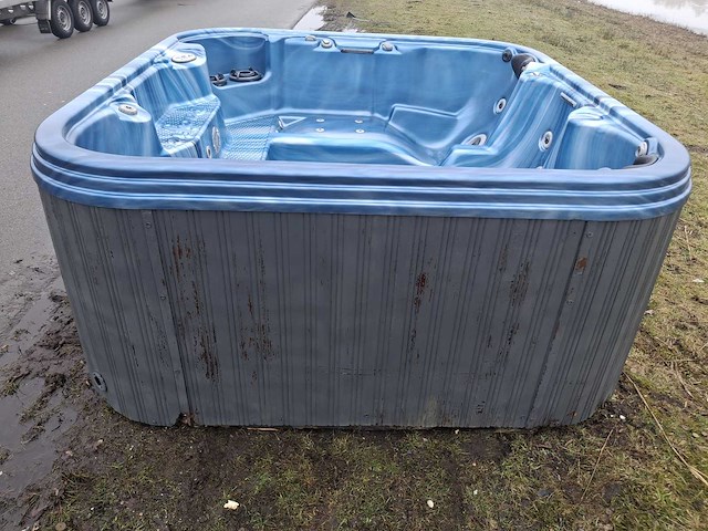 Pacific 5 persoons jacuzzi en buitenspa - afbeelding 21 van  25