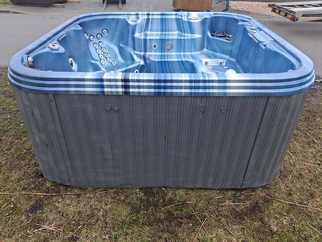 Pacific 5 persoons jacuzzi en buitenspa - afbeelding 23 van  25