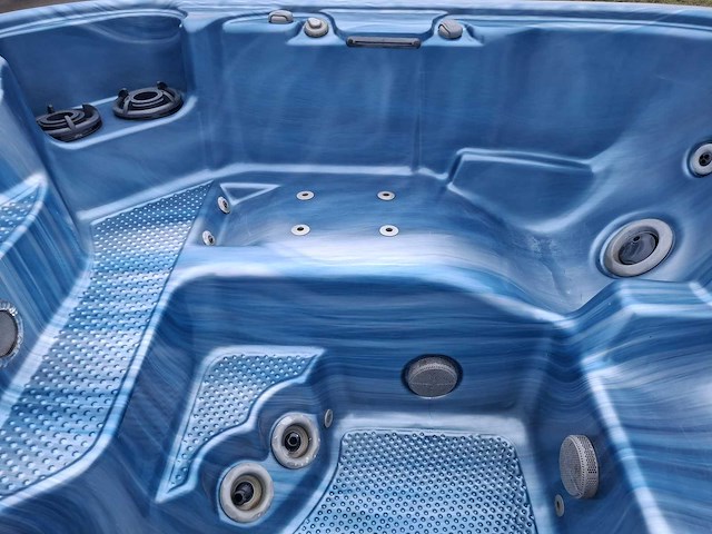 Pacific 5 persoons jacuzzi en buitenspa - afbeelding 18 van  25