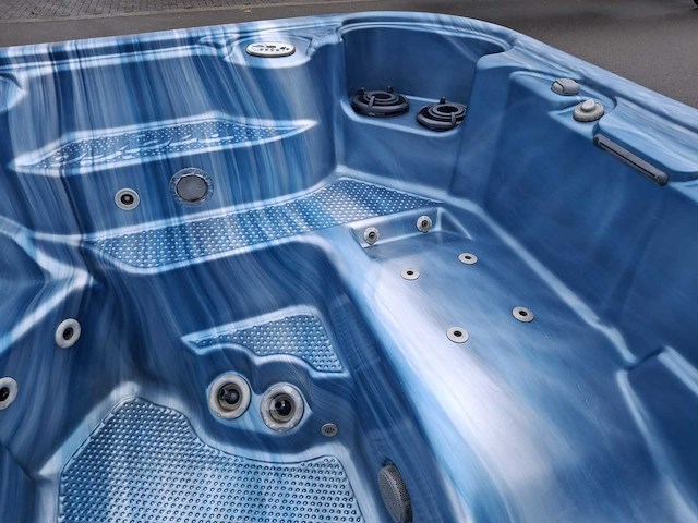 Pacific 5 persoons jacuzzi en buitenspa - afbeelding 20 van  25