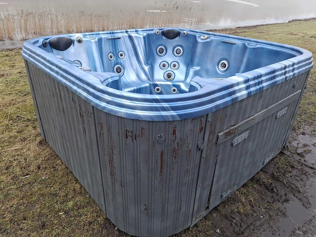 Pacific 5 persoons jacuzzi en buitenspa - afbeelding 2 van  25