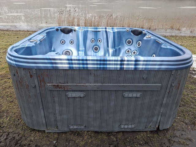 Pacific 5 persoons jacuzzi en buitenspa - afbeelding 3 van  25