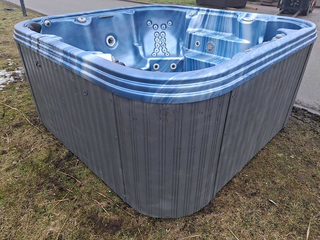 Pacific 5 persoons jacuzzi en buitenspa - afbeelding 8 van  25