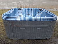 Pacific 5 persoons jacuzzi en buitenspa - afbeelding 2 van  3