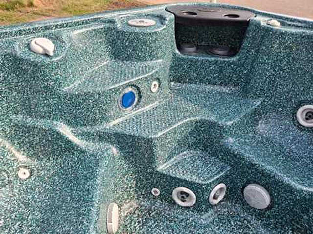 Pacific 6 persoons amerikaans jacuzzi en buitenspa - afbeelding 15 van  20