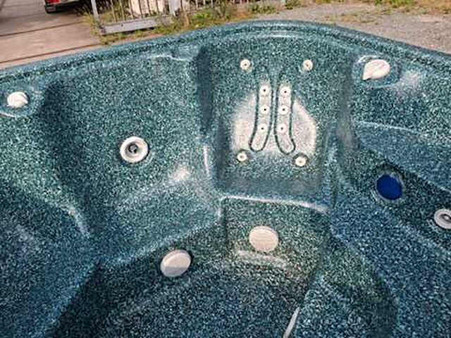 Pacific 6 persoons amerikaans jacuzzi en buitenspa - afbeelding 19 van  20