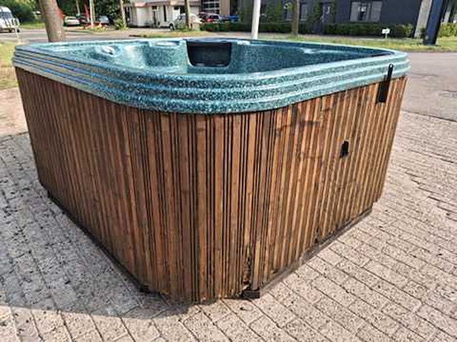 Pacific 6 persoons amerikaans jacuzzi en buitenspa - afbeelding 9 van  20