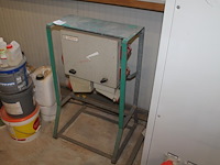 Paddenstoel/stroomverdeler met zes x 230 v, drie x 380 v en doorlus. - afbeelding 1 van  5