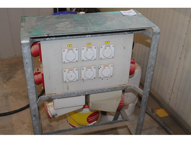 Paddenstoel/stroomverdeler met zes x 230 v, drie x 380 v en doorlus. - afbeelding 3 van  5