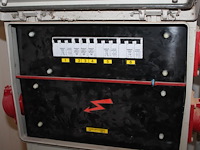 Paddenstoel/stroomverdeler met zes x 230 v, drie x 380 v en doorlus. - afbeelding 5 van  5